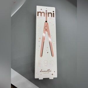 Danielle creations ceramic 0.7” ..pink..(NWT)